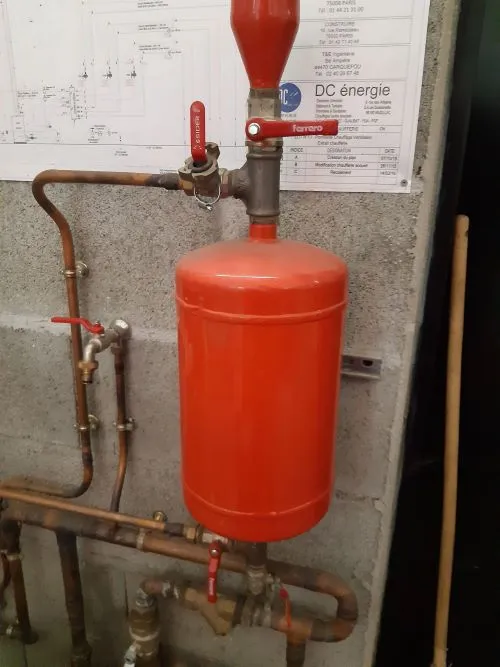 Bouteille d'injection pour chauffage central