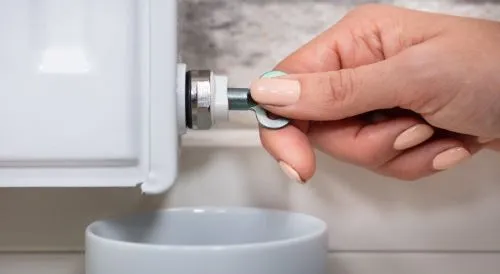 Robinet de vidange d'un radiateur en acier